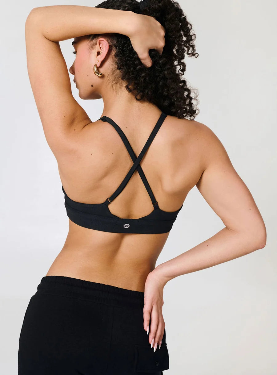 Upstage World - TAP-IN TRIANGLE TOP BLACK